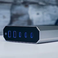 V Series Power 8-Outlet w/ Omniport USB