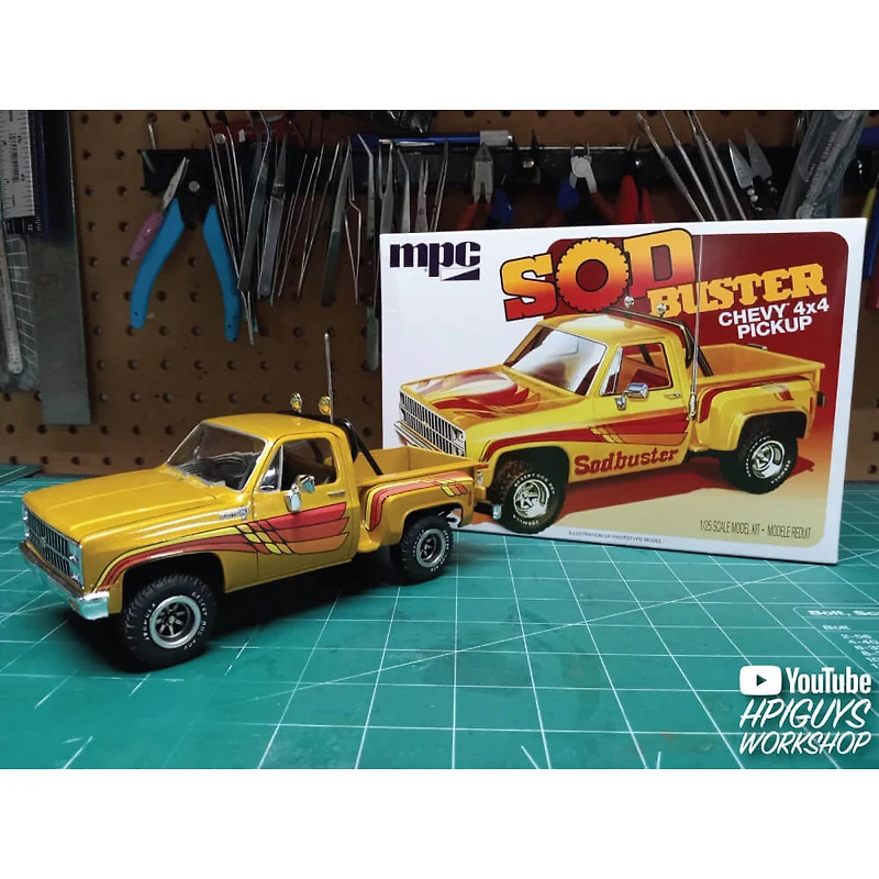1981 Chevy Stepside Pickup Sod Buster - 1:25 Scale Model Kit