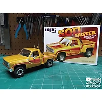 1981 Chevy Stepside Pickup Sod Buster - 1:25 Scale Model Kit