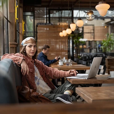 16 inch OmniBook 7 Flip 2-in-1 Touchscreen Laptop - Intel Core Ultra 7 - 16GB/512 GB SSD - Silver