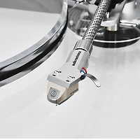 Fully Manual Belt-Drive Transparent Acrylic Turntable with Dual Moving Coil Cartridge