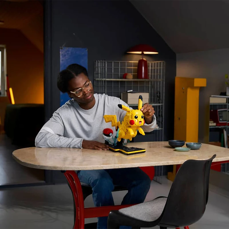 Pokemon Pikachu and Poke Ball Set