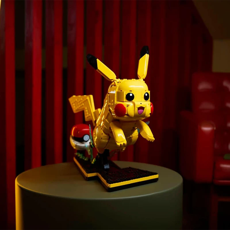 Pokemon Pikachu and Poke Ball Set