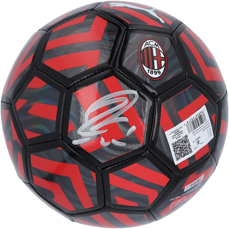 Ballon de football Puma avec logo rouge autographié par Zlatan Ibrahimovic de l'AC Milan