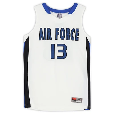 Maillot blanc, bleu et noir numéro 13 des Air Force Falcons émis par le programme de basket-ball
