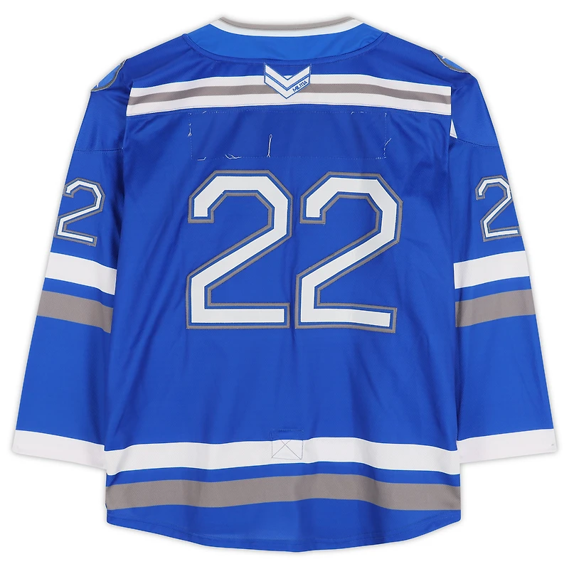 Maillot bleu n° 22 de l'équipe des Falcons de l'Air Force avec écusson du 20e anniversaire du programme de hockey