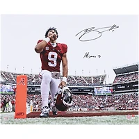 Photo dédicacée de Bryce Young (Alabama Crimson Tide) - 40 x 50 cm - Vue du stade - avec inscription « Heisman 21 »
