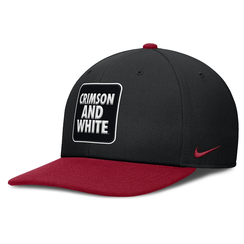 Casquette Nike noire/cramoisie Alabama Crimson Tide 2025 Sideline Campus Pro Local Snapback pour homme