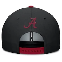 Casquette Nike noire/cramoisie Alabama Crimson Tide 2025 Sideline Campus Pro Local Snapback pour homme