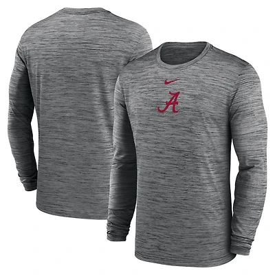 T-shirt à manches longues Nike Alabama Crimson Tide 2025 Sideline Velocity Dri-FIT pour homme, couleur charbon