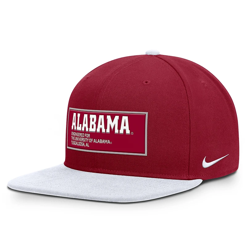 Casquette Nike Alabama Crimson Tide 2025 On-Field Patch Pro Dri-FIT Snapback pour homme, couleur cramoisie/blanche