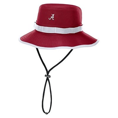 Bob Nike Crimson Alabama Tide 2025 Sideline Apex Boonie Performance pour homme