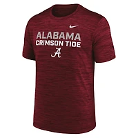 T-shirt Nike Crimson Alabama Tide Campus Center Stack Velocity Performance pour homme
