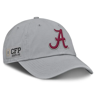 Casquette ajustable Nike grise pour homme, Alabama Crimson Tide, saison 2025-2026 des séries éliminatoires de football universitaire.