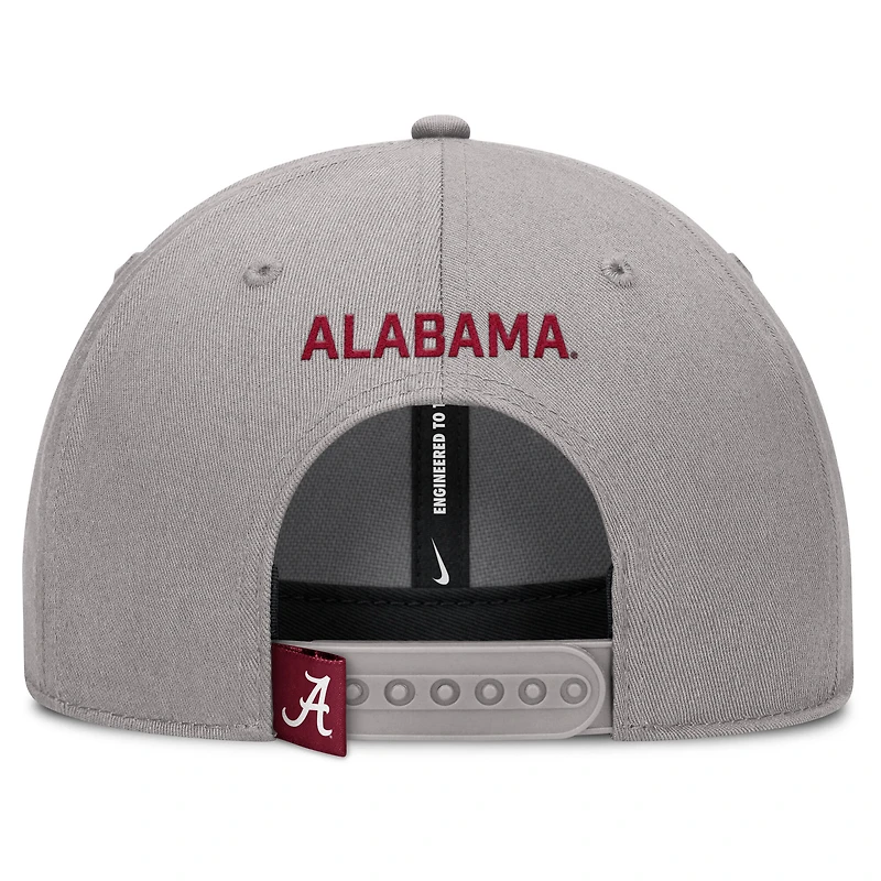 Casquette ajustable Nike grise Alabama Crimson Tide 2025 On-Field Rise Performance pour homme