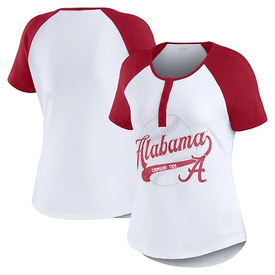 WEAR by Erin Andrews T-shirt blanc Alabama Crimson Tide Baseball Logo Raglan Henley pour femmes