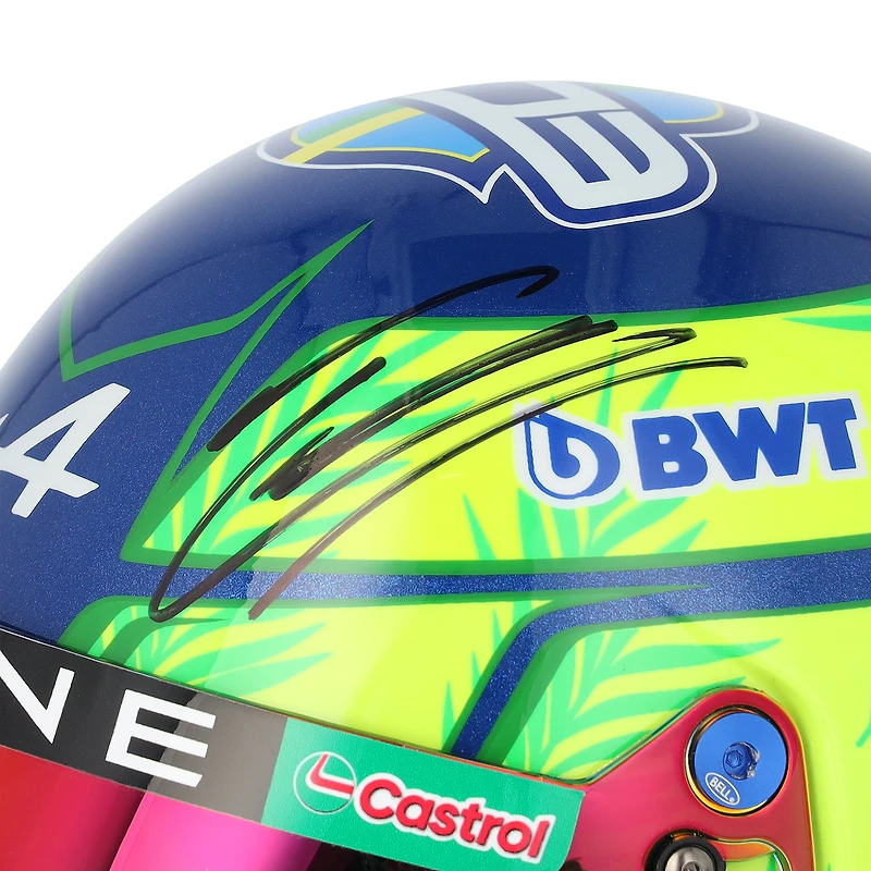 Casque de l'écurie BWT Alpine F1 Team, autographié par Esteban Ocon, Grand Prix du Brésil, échelle 1:2