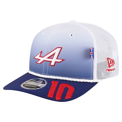 Casquette trucker unisexe New Era Pierre Gasly blanche/bleue Alpine Silverstone 9SEVENTY ajustable