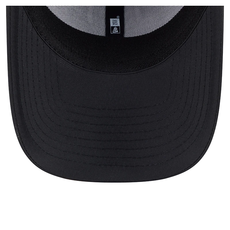 Casquette New Era noire Anaheim Ducks Blackout 39THIRTY Flex Fit pour homme