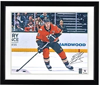 Photo autographiée de Ryan Getzlaf (Anaheim Ducks) en train de patiner avec un palet (40 x 50 cm).