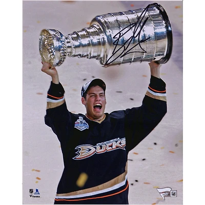 Ryan Getzlaf Anaheim Ducks Photographie dédicacée de 8" x 10" Raising Cup