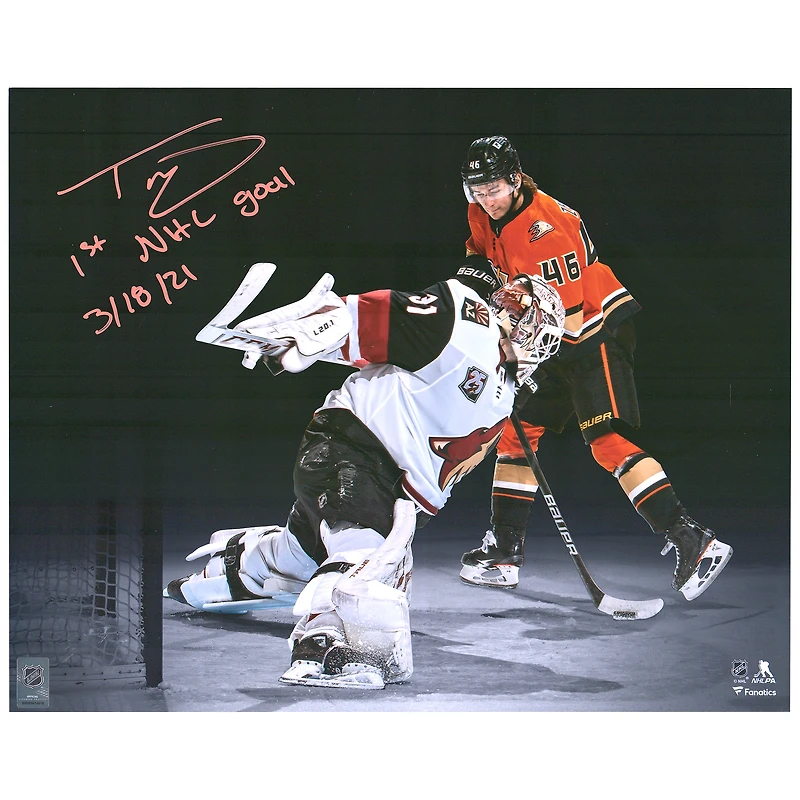 Photographie autographiée de Trevor Zegras, premier but des Ducks d'Anaheim, 16" x 20" avec l'inscription "1ST NHL GOAL 3/18/21"