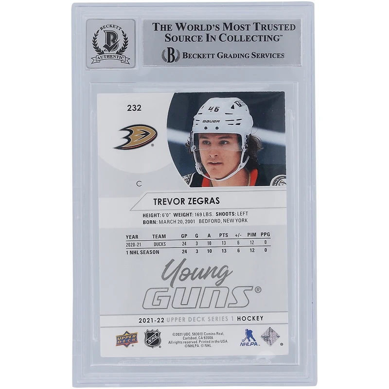 Carte de recrue numéro 10 authentifiée par les fans de Beckett de la série 1 Upper Deck 2021-22 signée Trevor Zegras des Anaheim Ducks avec l'inscription « NHL Debut 2/22/21 »