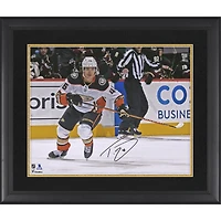 Photographie encadrée autographiée de Trevor Zegras pour ses débuts dans la LNH, 16" x 20"