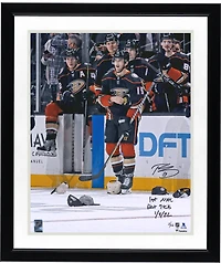 Photo dédicacée de Troy Terry (Anaheim Ducks) célébrant son tour du chapeau (40,6 x 50,8 cm) avec inscription « 1er tour du chapeau en LNH, 01/04/2022 » - Édition limitée à 22 exemplaires