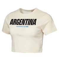 T-shirt court Outerstuff Natural Argentine Coupe du Monde FIFA 2026 Elote Squad pour femmes