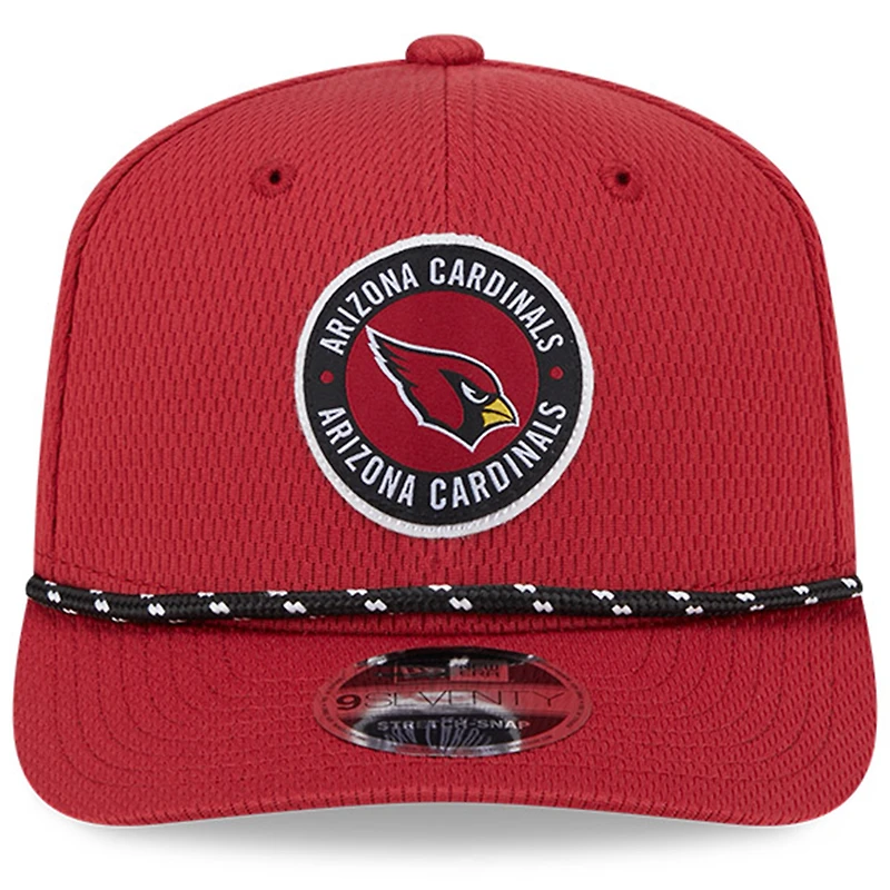 Casquette extensible à bouton-pression New Era Cardinal Arizona Cardinals 2024 Sideline 9SEVENTY pour homme