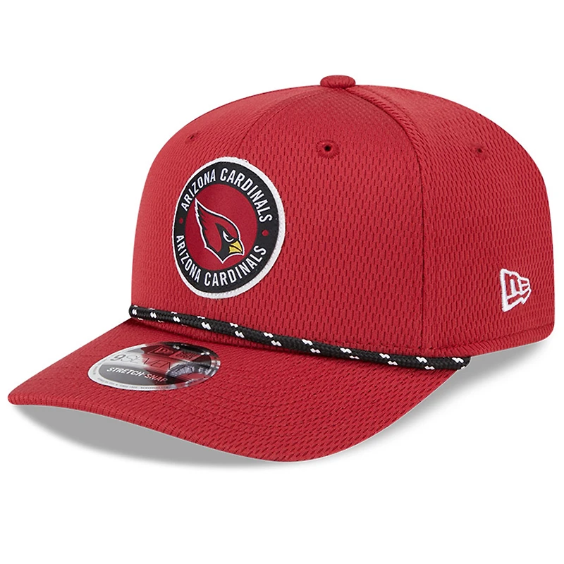 Casquette extensible à bouton-pression New Era Cardinal Arizona Cardinals 2024 Sideline 9SEVENTY pour homme