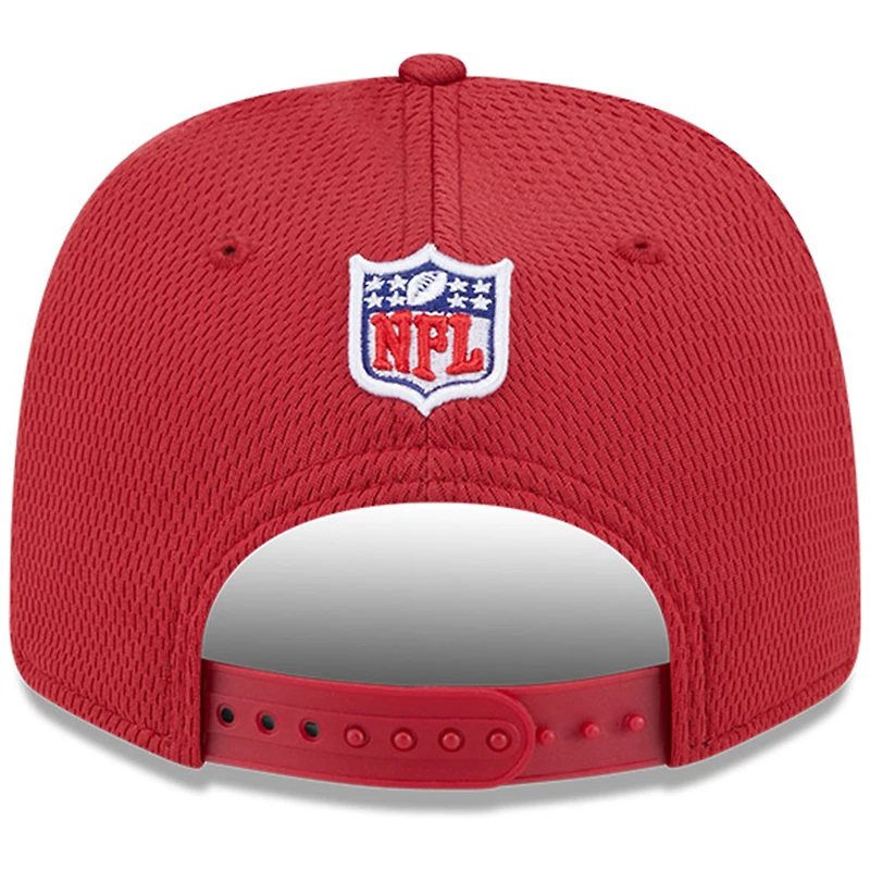 Casquette extensible à bouton-pression New Era Cardinal Arizona Cardinals 2024 Sideline 9SEVENTY pour homme