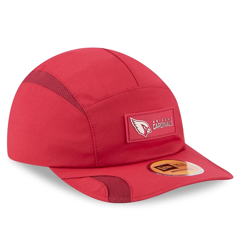 Casquette ajustable Sideline Runner 2025 des Cardinals de l'Arizona pour homme de New Era
