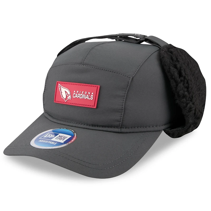 Casquette ajustable à oreilles de chien Sideline Runner 2025 des Cardinals de l'Arizona pour homme New Era, couleur anthracite
