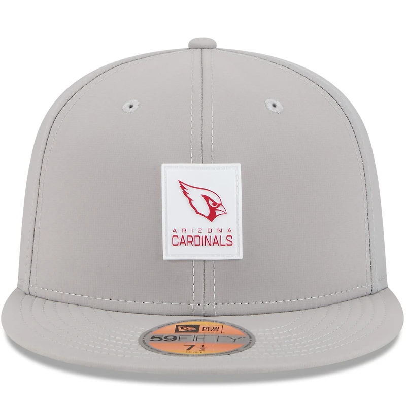 Casquette ajustée New Era grise Arizona Cardinals 2025 Sideline Quill Tech 59FIFTY pour homme