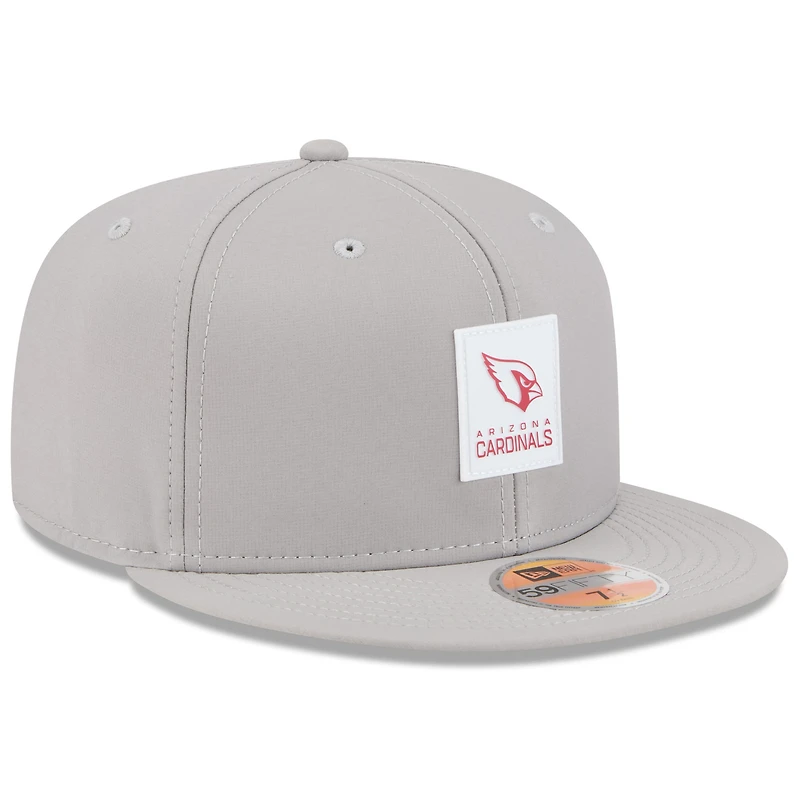 Casquette ajustée New Era grise Arizona Cardinals 2025 Sideline Quill Tech 59FIFTY pour homme