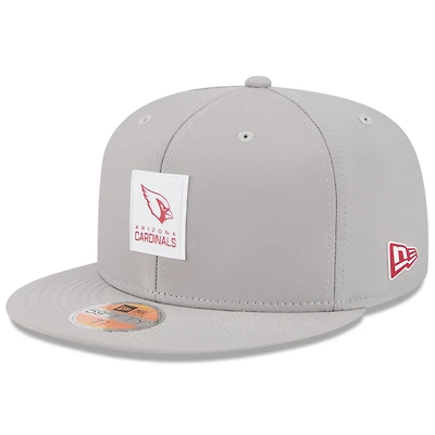 Casquette ajustée New Era grise Arizona Cardinals 2025 Sideline Quill Tech 59FIFTY pour homme