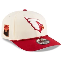 Casquette ajustable Sideline 9SEVENTY pour homme, collection Rivalités 2025, New Era Natural/Cardinal, Arizona Cardinals