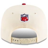 Casquette ajustable Sideline 9SEVENTY pour homme, collection Rivalités 2025, New Era Natural/Cardinal, Arizona Cardinals