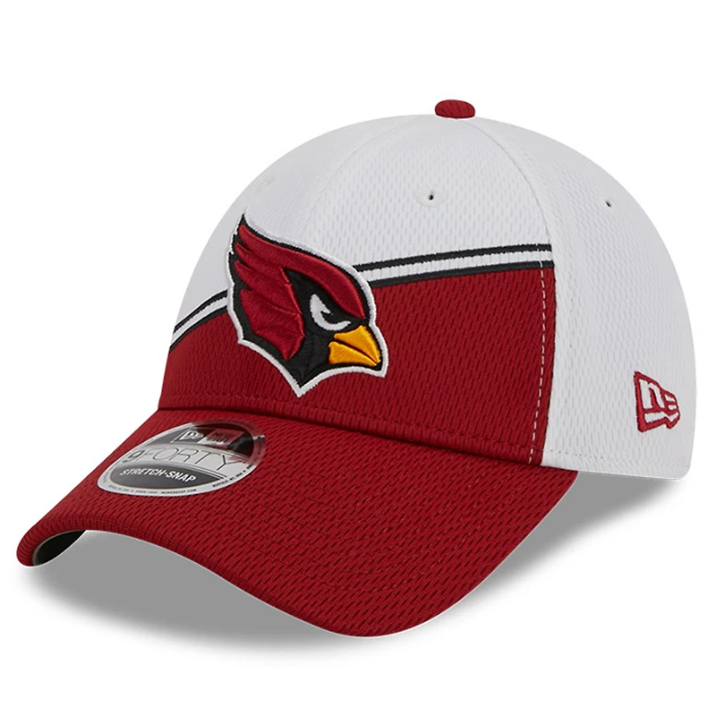 Casquette ajustable 9FORTY Sideline 2023 Sideline 9FORTY New Era pour homme, blanc/Cardinal Arizona Cardinals