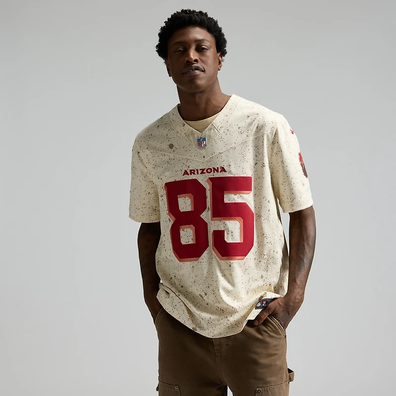 Maillot Nike Trey McBride pour homme, édition limitée, collection naturelle des Arizona Cardinals 2025 Rivalries