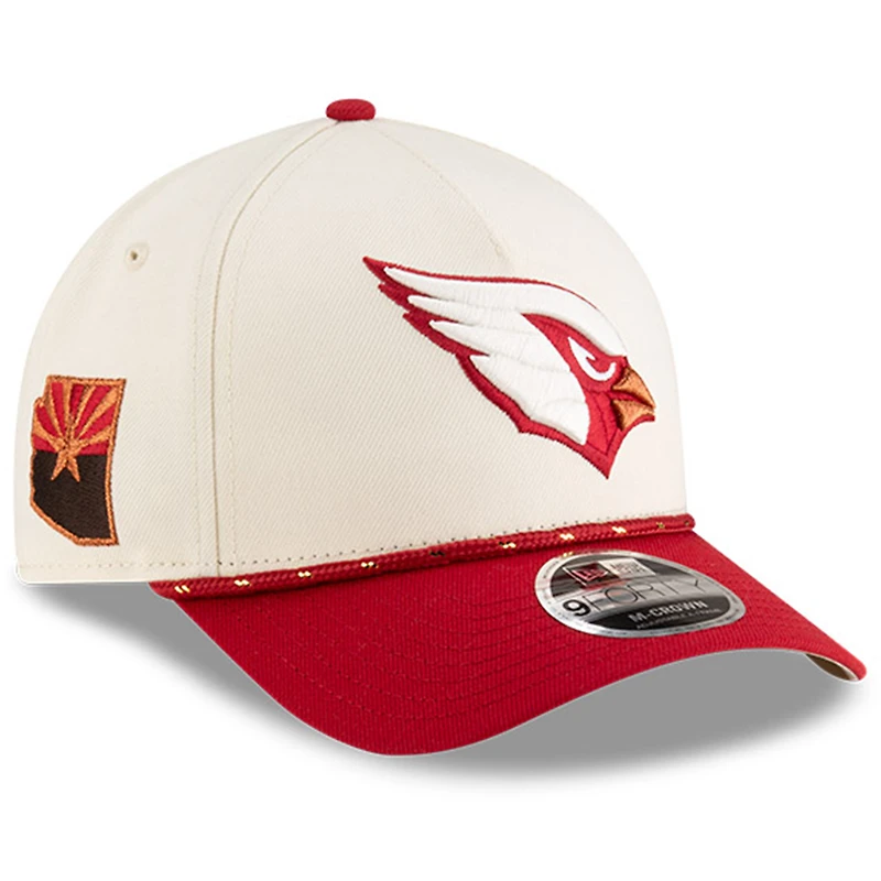 Casquette ajustable 9FORTY A-Frame New Era Natural Arizona Cardinals 2025 Rivalries Collection pour jeunes