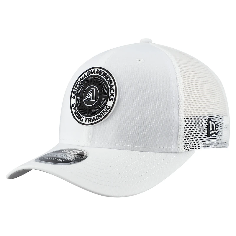 Casquette trucker ajustable New Era blanche pour homme, Arizona Diamondbacks, pack de supporters du camp d'entraînement de printemps 2026, référence 9SEVENTY