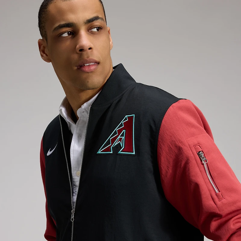 Veste aviateur Nike noire/rouge pour homme, collection authentique des Diamondbacks de l'Arizona, coupe décontractée entièrement zippée.