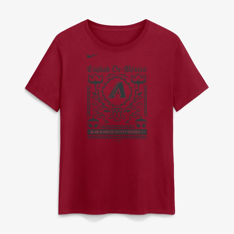 T-shirt Nike rouge pour femme Arizona Diamondbacks MLB World Tour : Série Mexico 2026