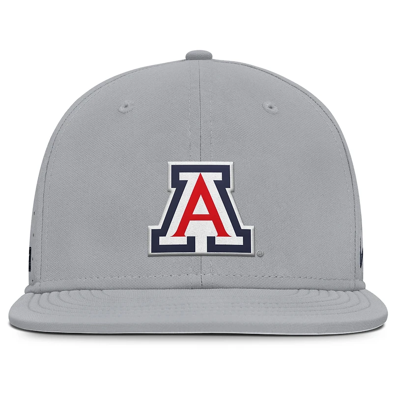 Casquette ajustée True Performance On-Field Dugout des Arizona Wildcats pour homme Nike grise
