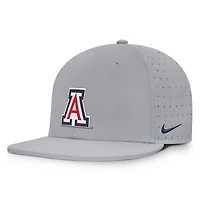Casquette ajustée True Performance On-Field Dugout des Arizona Wildcats pour homme Nike grise