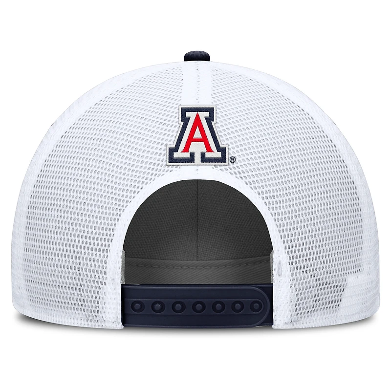 Casquette ajustable Nike bleu marine/blanc Arizona Wildcats 2025 On-Field Rise Patch Trucker pour homme