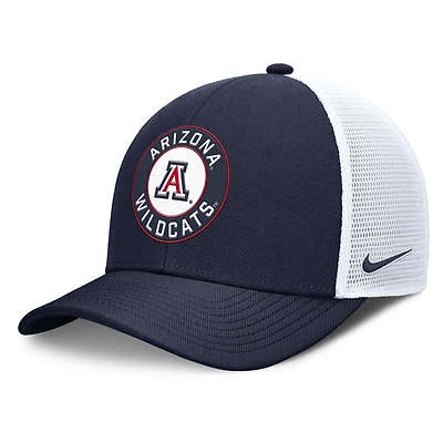 Casquette ajustable Nike Rise Primetime Performance Trucker bleu marine/blanc pour homme des Arizona Wildcats